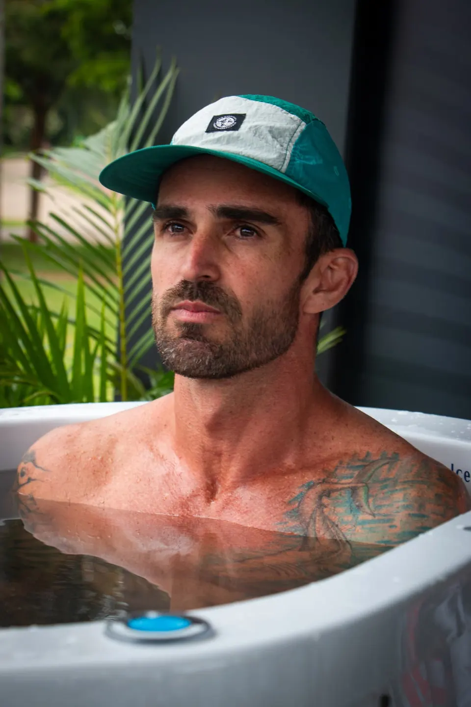 Homem em imersão fria no Ice Flow